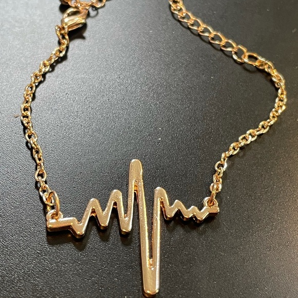 Gold Plated Heartbeat Chain Bracelet New - Picture 4 of 6